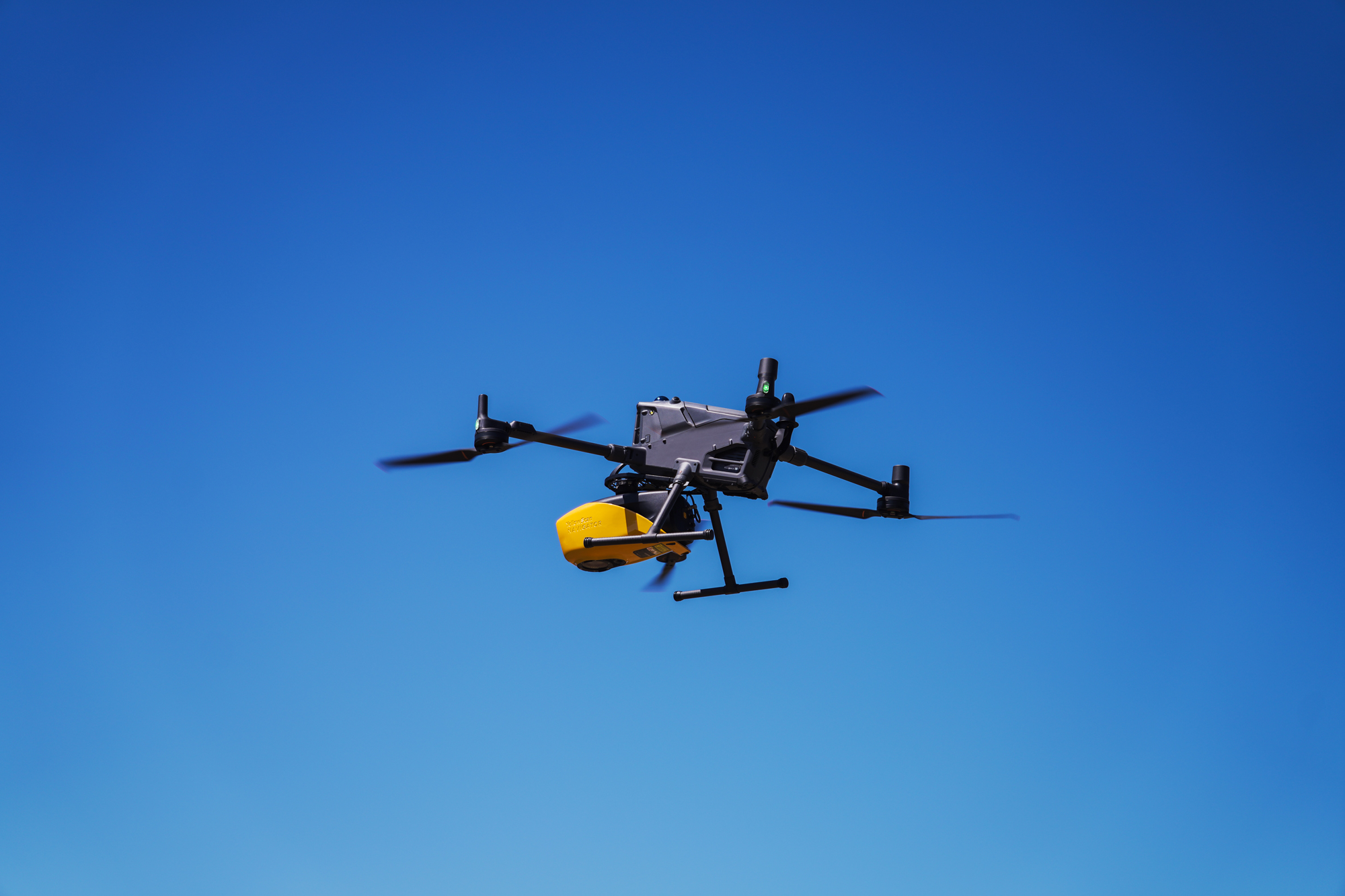 DJI Matrice 400 + YellowScan Navigator in flight